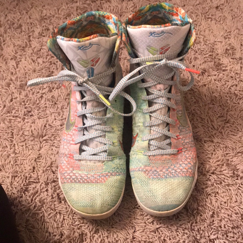 RARE “What The Kobe” Basketball Shoes